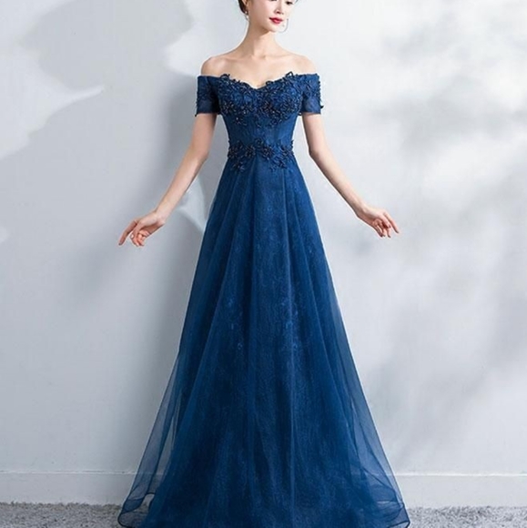 Dresses & Skirts - NWT Women's Prom Dress